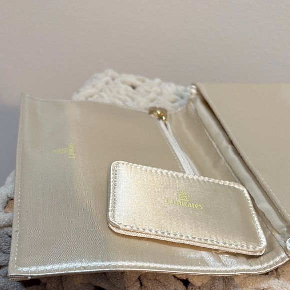 Emirates Airline Amenity Bag Elegant Cream Satin Clutch - Picture 12 of 12